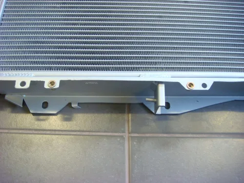 Vista 8 de Radiador de aluminio completo de 1.969 in + ventilador para Toyota Surf Hilux LN106 LN111 1988-1997 89 90 91 92 93 94 95 96 Toyota Surf Hilux LN106