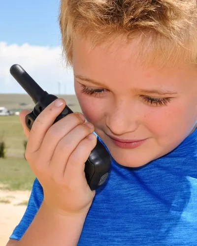 Vista 2 de Wishouse Walkie Talkies para niños y adultos de largo alcance recargable, regalo de cumpleaños de Navidad para niños y niñas de 3, 4, 5, 6, 7, 8, 9