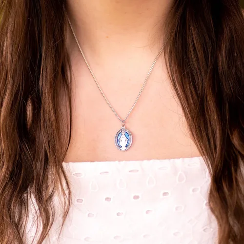 Vista 4 de Heartland - Medalla milagrosa de plata de ley ovalada con esmalte azul + fabricado en Estados Unidos + cadena de púas