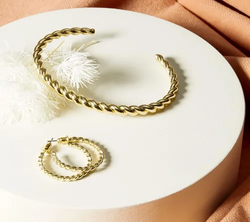 Vista 5 de PAVOI Pulsera trenzada chapada en oro Chapado en oro de 14 quilates Joyería ligera para el día a día