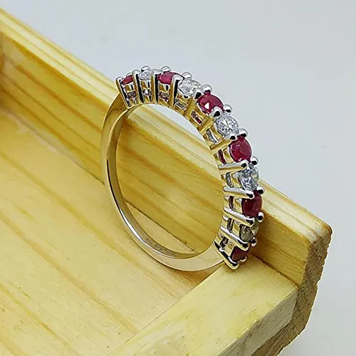 Vista 2 de Dazzlingrock Collection Banda alternativa de piedras preciosas y diamantes redondos para mujer en oro