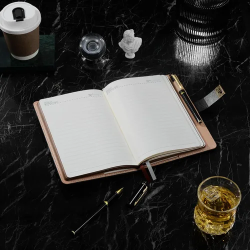 Vista 4 de ZXHQ Diario A5 con candado, 120Gsm 224 Páginas Diario con Cerradura, Juego de Bolígrafos, Borde Marrón, Rellenable, Tapa Dura de Cuero, Bolsillo