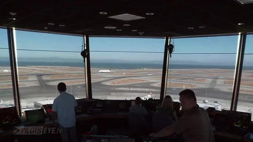 Vista 15 de PilotsEYE.tv SAN FRANCISCO A380 Blu-ray Disc Cockpitflug LUFTHANSA Airbus A380 The final flights