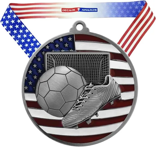 Vista 3 de Decade Awards Medalla patriótica grabada de fútbol, medallón de fútbol de 2.75 pulgadas de ancho con estrellas y rayas, bandera estadounidense