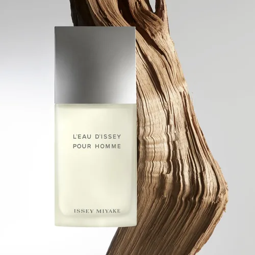 Vista 5 de Issey Miyake L'Eau d'Issey Pour Homme Gel de ducha, gel corporal vigorizante y limpiador, limpia la piel, con notas de yuzu, nuez moscada y sándalo