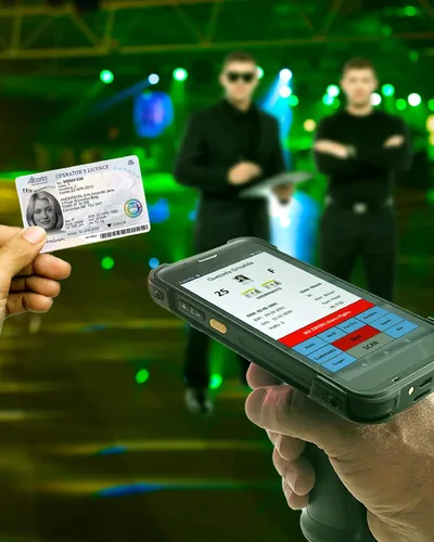 Vista 2 de Escáner de identificación - Quantum Edge V3 Lector de licencia de conducir y pasaportes - Verificación de edad y gestión de clientes - Incluye