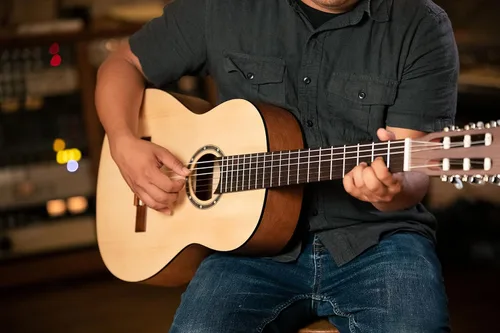 Vista 15 de Ortega Student Series Pro - Guitarra clásica de nailon de 6 cuerdas de tamaño completo, parte superior de abeto Engelmann sólido, satén natural (R55)