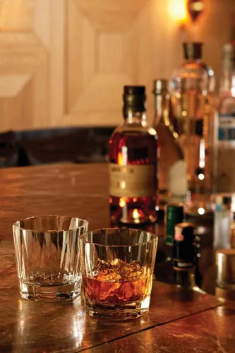 Vista 4 de NUDE GLASS NUDE - Juego de 4 vasos de whisky Hemingway de 11.25 onzas, sin plomo, cristal anticuado