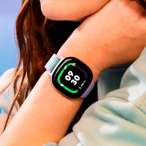 Vista 13 de Fitbit Google Ace LTE - Reloj inteligente para niños con llamadas, mensajes, GPS y juegos basados en actividades, se requiere plan de datos Ace Pass
