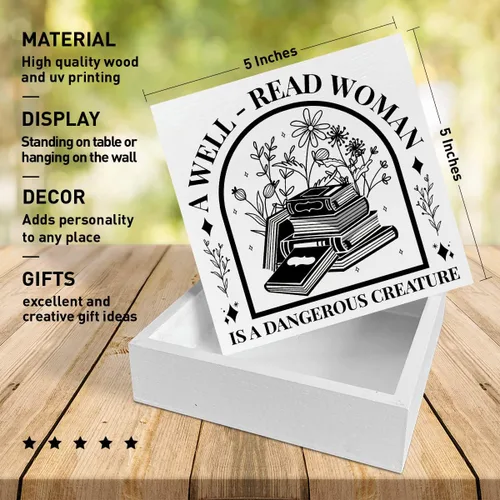 Vista 2 de Decoración de escritorio para amantes de los libros: letrero de madera con texto en inglés "A Well Read Woman Is A Dangerous Creature", decoración
