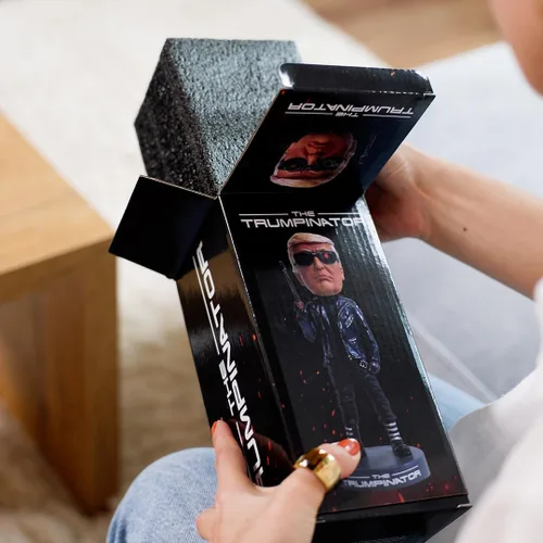 Vista 4 de Proud Patriots The Trumpinator Bobblehead El regalo #1 Patriótico y Presidente 2026 cumpleaños para conservadores o regalo de broma para liberales