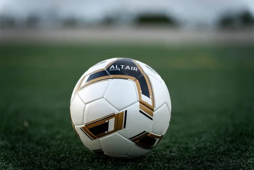 Vista 6 de Grassroots Athletics ALTAIR - Balón de fútbol de calidad premium, tamaño 5, rendimiento profesional, agarre texturizado, diseño sin costuras, ideal