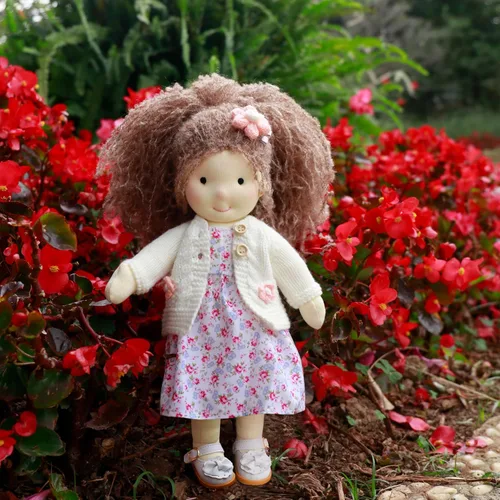 Vista 5 de BlissfulPixie Muñeca de trapo Waldorf Girl hecha a mano, ámbar, felpa suave de 12 pulgadas, ideal para bebés y niños pequeños