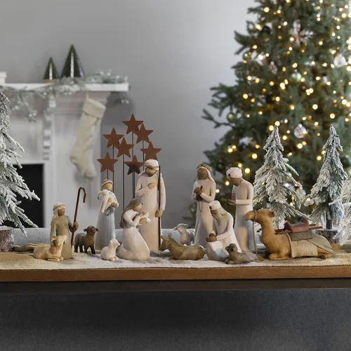 Vista 6 de 14 Unidades Figurillas de pesebre en madera de sauce