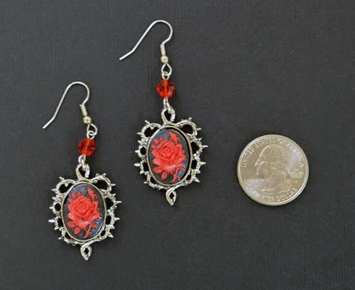 Vista 6 de Juego de gargantilla y pendientes colgantes de terciopelo negro con rosa roja gótica, Metal