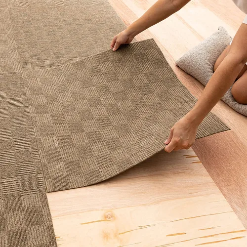 Vista 26 de Mohawk Home Baldosa de alfombra de 24" x 24" para interiores/exteriores, altura de pelo de 0.25", despegar y pegar, poliéster negro, (15 baldosas)