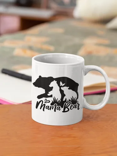 Vista 7 de Taza de café con texto en inglés "Mama Bear", regalo divertido de taza, taza de café novedosa, taza de café de cerámica de 11 onzas, ribete negro