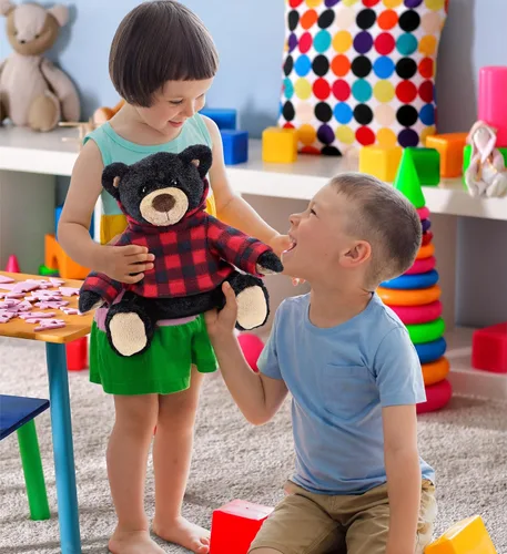 Vista 6 de DolliBu Oso negro y alce de felpa con capucha a cuadros rojos, suave y abrazable, adorable peluche de zoológico con ropa, lindo regalo de vida