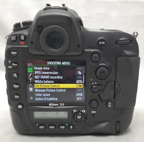 Vista 4 de Nikon D4 cámara digital SRL con sensor CMOS FX, de 16.2 MP, con video full HD de 1080p, sólo cuerpo