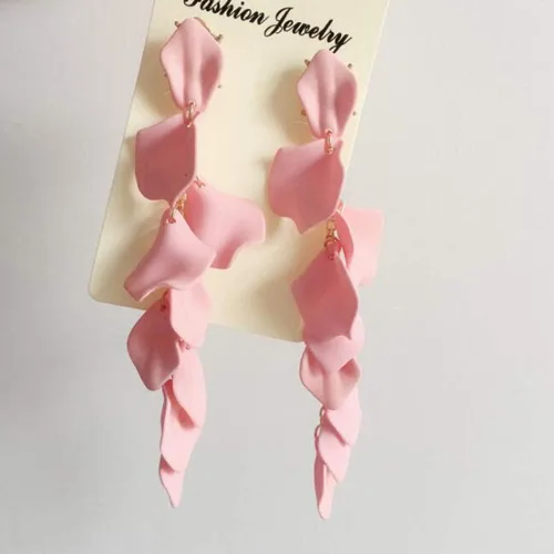 Vista 2 de YERTTER - Pendientes largos de acrílico con diseño de pétalos de rosa para mujer y niña