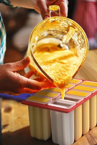 Vista 6 de American Ice Pop Maker – Kit de moldes para paletas congeladas – 10 moldes grandes de plástico extraíbles sin BPA + 50 varillas de madera, cepillo