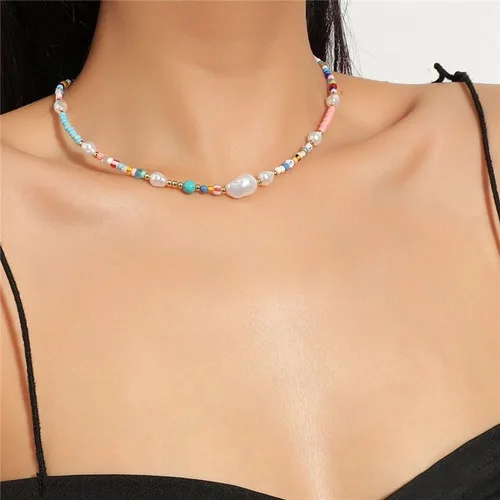 Vista 2 de FUTIMELY Gargantilla de cuentas verdes bohemias para mujeres y niñas, collar de gargantilla de cuentas redondas cuadradas de cuentas verdes frescas