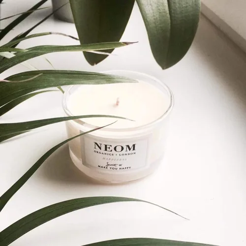 Vista 8 de NEOM - Vela de viaje Happiness, 4.41 oz Neroli, mimosa y limón Vela de aceite esencial