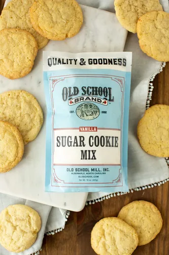 Vista 3 de Old School Brand™ Mezcla de galletas de azúcar – 16 onzas Hace alrededor de 24 galletas doradas de vainilla caseras Horneado para vacaciones
