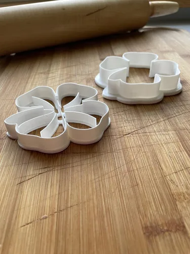 Vista 4 de Inc Set of 2 Shamrock/4 Leaf Clover Cookie Cutter - Dishwasher Safe (2")