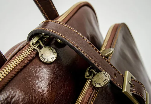 Vista 8 de Mochila de cuero convertible a bolso de hombro hecha a mano para portátiles de hasta 12 pulgadas mochila de día Resistencia al tiempo Marrón oscuro
