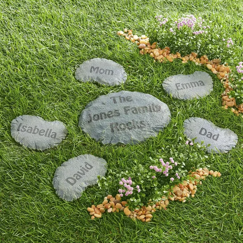 Vista 2 de Let's Make Memories Piedras de jardín familiares Rockin' personalizadas, decoración de jardín, tamaño pequeño, nombres personalizados
