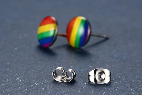 Vista 4 de Pendientes de tuerca de acero inoxidable 316L con orgullo gay lesbiano arco iris, triángulo redondo LGBT, aretes de tuerca de arco iris a la moda
