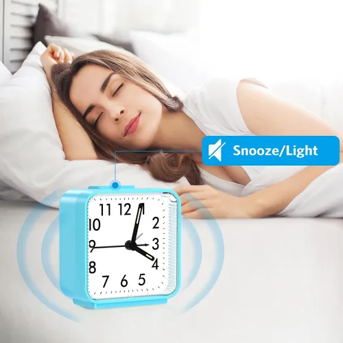 Vista 3 de AMIR Reloj Despertador Analógico, Reloj Pequeño Silencioso Sin Tic Tac, Reloj Despertador de Viaje con Función de Repetición y Luz, Sonidos