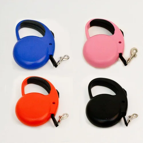 Vista 2 de Hyper Pet Correa retráctil para perro, correa de paseo de 8 pies para perros de hasta 8 libras, extra pequeña, azul