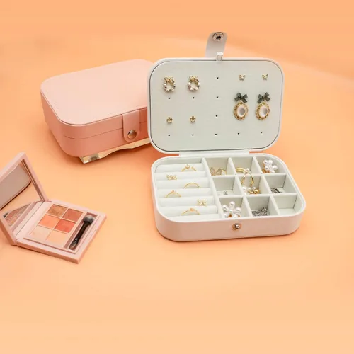 Vista 2 de KOKOFAN Organizador de joyas de viaje joyero de viaje para adolescentes y mujeres pequeño estuche de viaje para aretes collar y anillos caja
