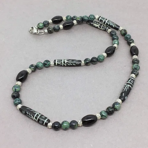 Vista 12 de Mami's Gem Studio Collar de estilo tribal para hombre, cuentas con hueso tallado, ónix negro y piedras preciosas, hecho a mano en Estados Unidos