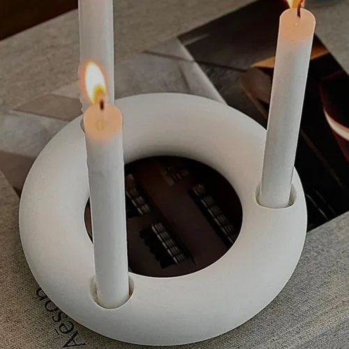 Vista 4 de Portavelas cónicos de cerámica, candelabro circular para 3 velas cónicas, decoración moderna para mesa de comedor, sala de estar, café, centro