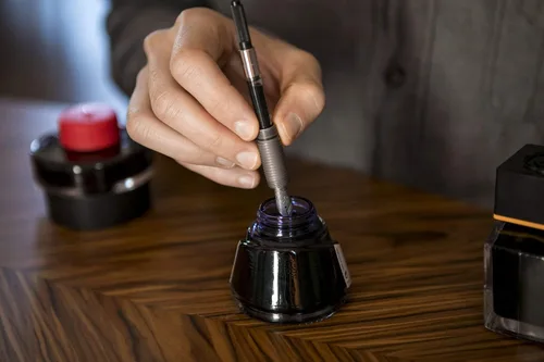 Vista 4 de BIG IDEA DESIGN Ti Ultra Pen - El bolígrafo de titanio 3 en 1 definitivo (lavado a la piedra)