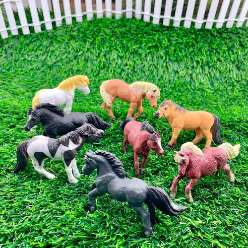 Vista 2 de Safari Ltd. Ponies TOOB - 8 figuritas: Dartmoor, Highland, Fell, Welsh, Quarter, Shetland, Chinoteague, Exmoor Pony - Figuras de juguete educativo