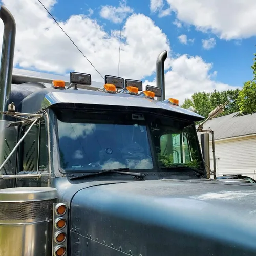 Vista 4 de 5 luces LED ámbar de 31 luces LED para techo de cabina con base cromada compatible con Peterbilt Kenworth Freightliner Volvo Mack