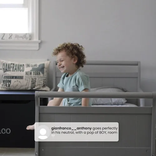 Vista 5 de Delta Children - Cama de madera estilo carruaje para niños pequeños, color gris