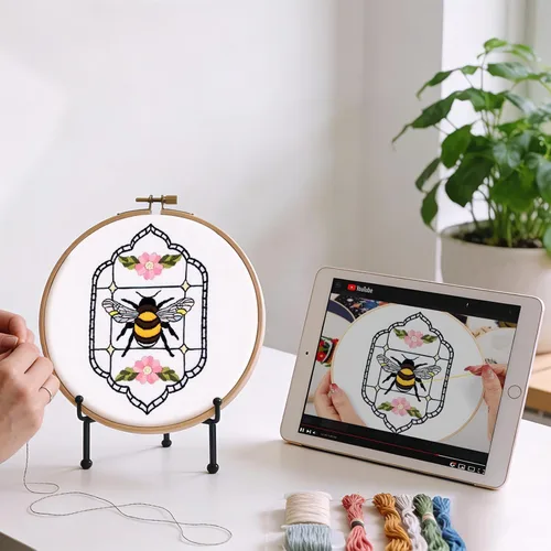 Vista 3 de Armindou Kits de bordado de flores y abejas para adultos principiantes, juego de bordado floral a mano con aguja, kits de punto de cruz estampado