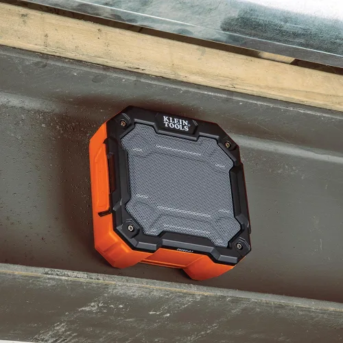 Vista 7 de KLEIN TOOLS AEPJS3 - Altavoz Bluetooth para el lugar de trabajo con imán y gancho, 20 horas de tiempo de funcionamiento, carga a través de USB A