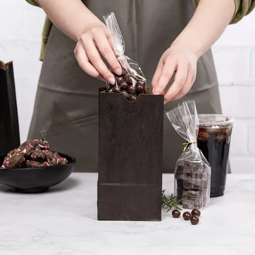 Vista 4 de Restaurantware Bag Tek - Bolsas de papel de 2 libras, 100 bolsas de almuerzo desechables, pequeñas para almuerzos, sándwiches y aperitivos, bolsas