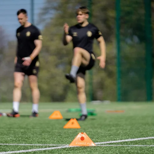 Vista 5 de FORZA Jumbo Triangle SuperCones Conos de entrenamiento de fútbol profesional con diseño triangular, ideales para ejercicios de velocidad, agilidad