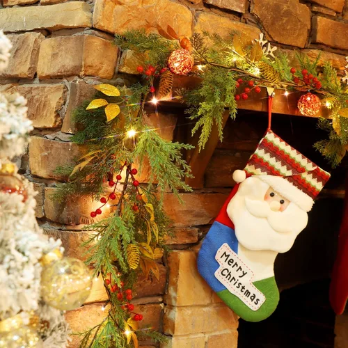 Vista 6 de GUOOU Guirnalda de Navidad iluminada de 6 pies, guirnalda de Navidad a pilas con luces, guirnalda preiluminada con bolas rojas para interiores