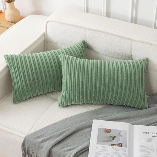 Vista 137 de UGASA - Fundas de almohada decorativas de terciopelo suave y sólidas de Navidad para sala de estar/sofá, 16 x 16 pulgadas, 2 unidades, color burdeos