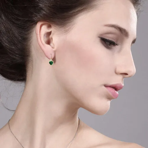 Vista 3 de Gema Stone King - Pendientes de oro amarillo de 14 quilates con forma de corazón verde de imitación esmeralda
