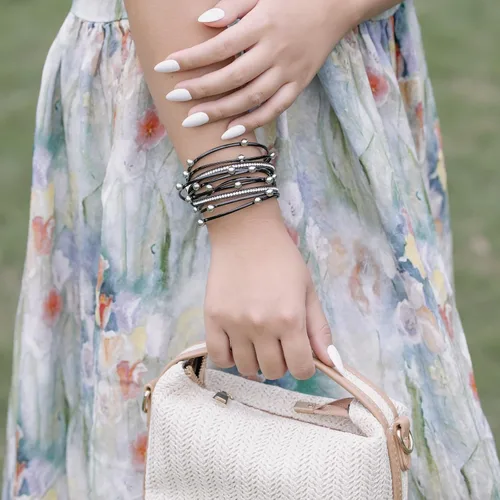 Vista 8 de FANCY SHINY Pulsera de cuero con cuentas bohemias, pulseras góticas apilables con cierre magnético