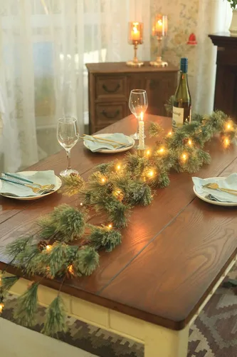 Vista 3 de Guirnalda de Navidad rústica de 6.4 pies con luz, preiluminada para exteriores con agujas de pino y piñas para chimenea, puerta, porche, repisa